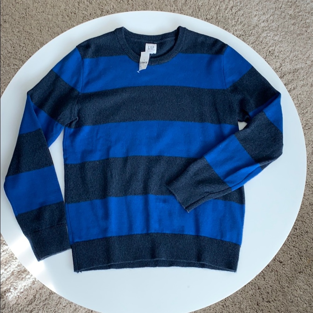 GAP sweater